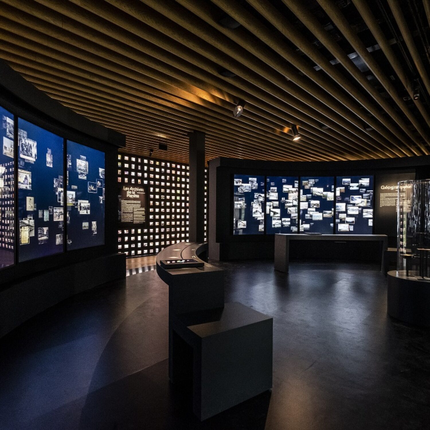 Musée Albert Kahn le 16 mars 2022 à Boulogne Billancourt.
Ici, l'exposition permanente au rez-de-chaussée du musée.